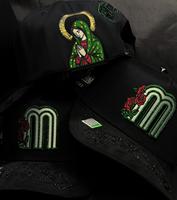 Casquettes Snapback Structurées 5 Panneaux en Daim Sportif avec Logo Brodé Personnalisé OEM/ODM et NFC Doré