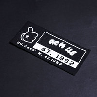 Étiquette tissée en tissu damassé personnalisée de luxe, logo en silicone 3D en relief, patch personnalisé pour vêtements de costume formel