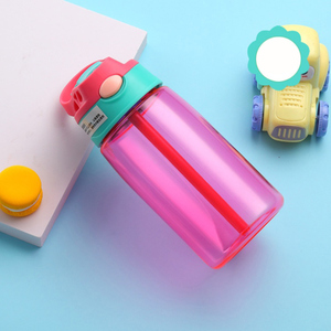 Bouteille d'eau portable à imprimé dessin animé mignon pour sports de plein air, tasse en plastique avec paille pour étudiants et enfants, idéale pour les voyages d'été - Product Image 5