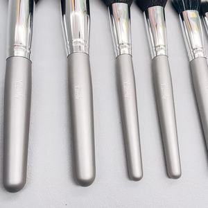 16pcs Sparkly Silver Makeup <b>Brush</b> Set Vegan Synthetic Hair Wood Handle Custom Logo Face Concealer Fan Professional <b>Brushes</b> - Product Image 4