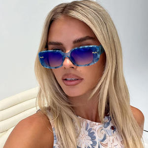 2025 nuova moda di tendenza <span class=keywords><strong>occhiali</strong></span> da sole rettangolari stampati blu da donna retrò con montatura spessa <span class=keywords><strong>occhiali</strong></span> da sole da uomo <span class=keywords><strong>M</strong></span> Design lettera Gafas De Sol - Product Image 1