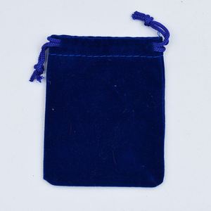 Pochette d'emballage pour bijoux 7x9cm en velours recyclable avec cordon de serrage, personnalisable avec logo, pour colliers, bagues et montres - Vente en gros - Product Image 4
