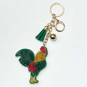 Porte-clés et breloque de sac en strass, motif Coq de Barcelos (Portugal), Coq porte-bonheur, avec cristal vert, souvenir de voyage, cadeau - Product Image 4