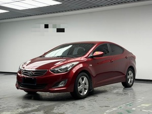 Hyundai Elantra d'occasion pas chère, berline compacte économique en carburant, habitacle spacieux et voiture familiale d'occasion fiable - Product Image 2