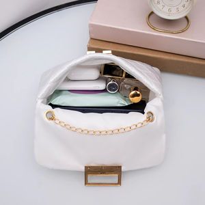 Sac à bandoulière de voyage en PU imperméable grande capacité pour femme, avec chaîne, simple et élégant, collection automne - Product Image 4