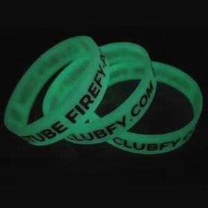 สายรัดข้อมือซิลิโคนเรืองแสงแบบกำหนดเองพร้อมพิมพ์โลโก้แบรนด์ - Product Image 3