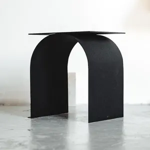 โต๊ะกาแฟโมเดิร์นทรง U สไตล์อเมริกัน,โต๊ะเหล็กโค้งกลมสีดำขนาดเล็กโต๊ะกาแฟ