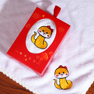 Caja de regalo con toalla de lana coral del Año de la Serpiente, 35x35 cm, lavable, personalizable, regalo para el Festival de Primavera - Product Image 4