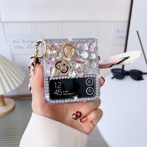Funda de Teléfono de Lujo con Diamantes Brillantes para Samsung <span class=keywords><strong>Galaxy</strong></span> <span class=keywords><strong>Zflip</strong></span> 7 6 5 4 <span class=keywords><strong>3</strong></span>, Carcasa Trasera con Cadena para la Muñeca, Accesorios para Teléfono al por Mayor - Product Image 6