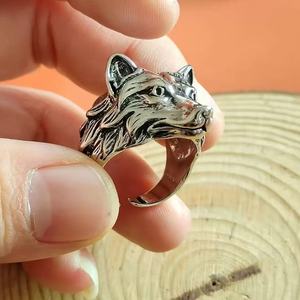 Anello Vintage con testa di lupo argento in metallo nero alla moda anello con cerchio di animali aperti per donne <span class=keywords><strong>e</strong></span> uomini per matrimoni <span class=keywords><strong>e</strong></span> regali di laurea - Product Image 3