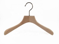 Cintres en bois personnalisés YT antidérapants avec encoches pour les épaules, cintres en bois pour manteaux, costumes, robes, présentation en magasin de vêtements