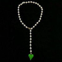 Collier tendance CH-LAN2193 avec perles rondes, collier en Y avec perles, collier avec breloques en forme de cœur en émail multicolores, bijoux en gros