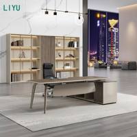 Moderna Scrivania Direzionale di Lusso a L in Legno con Libreria, Luce LED e Sedia in Pelle - Arredamento Ufficio Premium
