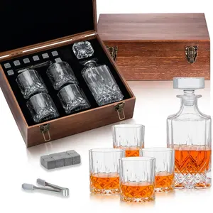 Individuelles Logo graviertes kristallglas einfarbiges Wein-Whiskey-Dekaner-Set mit hölzerner Geschenkbox zum Trinken Whiskey Tequila Cocktails