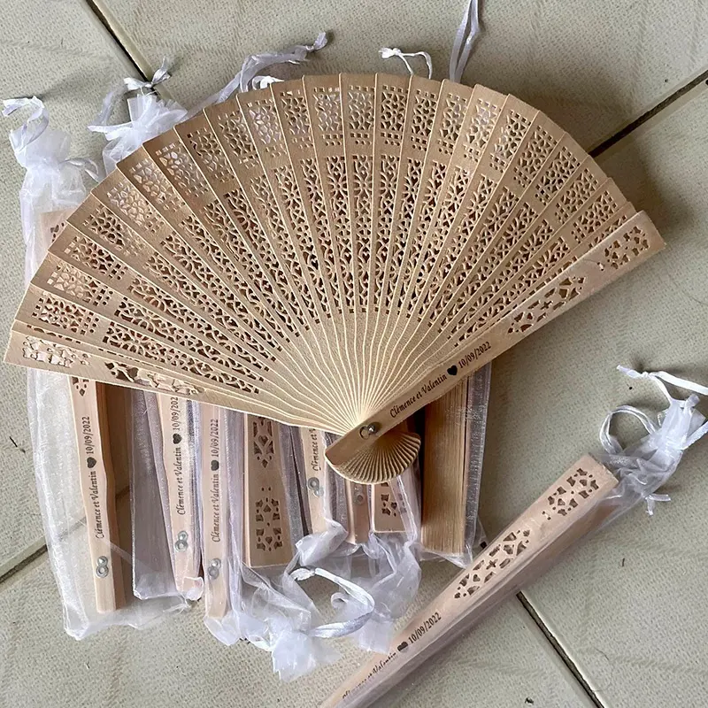 En STOCK faveur de mariage pour les invités éventail chinois en bois Fans imprimés cadeaux promotionnels en gros