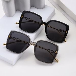 Gafas de Sol Cuadradas Grandes de Alta Gama para Mujer con Logotipo Personalizado, Gafas de Sol Modernas y a la Moda con Protección UV400, Gafas de Sol Extra Grandes para Mujer - Product Image 2