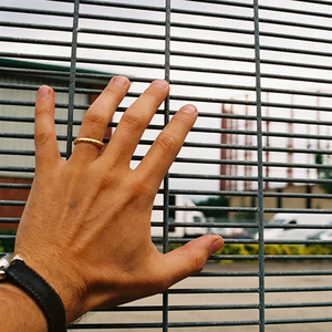 Fabricant de panneaux de garde-corps en treillis soudé 3D incurvé fournit des panneaux de garde-corps en treillis soudé - Product Image 2