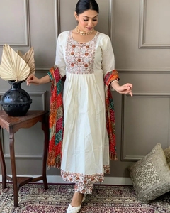 Vestido Kurti largo étnico de primera calidad para mujer con pantalón y Dupatta para mujeres y niñas boda Sari estilo pakistaní exportación - Product Image 3