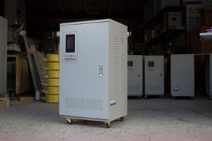 Personalizado Automático Servo Tensão Regulador Atual 220v AVR + Regulador 30KVA 50KVA Estabilizador de Boa Qualidade Regulador - Product Image 5