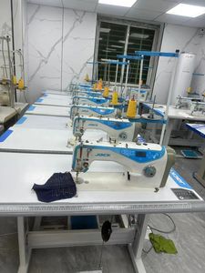 Machine de coupe à point noué jack 5558G de marque chinoise d'occasion machine à coudre à coupe-jack bonne couleur ensemble complet bon test - Product Image 3