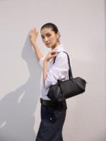Sac fourre-tout tendance East West en cuir grain fin, luxe discret, sans marque, sac à bandoulière, vente en gros pour boutiques Royaume-Uni France