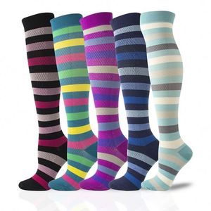 <span class=keywords><strong>Medias</strong></span> de compresión unisex a <span class=keywords><strong>la</strong></span> moda con rayas horizontales, alivian las venas varicosas, reducen el estrés y promueven <span class=keywords><strong>la</strong></span> circulación sanguínea - Product Image 1