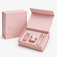 Boîte cadeau personnalisée en carton rigide gris, forme livre, papier texturé, gaufrage floral en feuille d'or rose pour coffret cosmétique et soins de la peau
