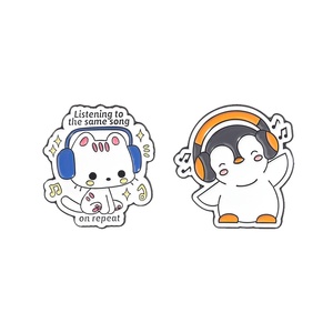 Pin <span class=keywords><strong>de</strong></span> esmalte con diseño <span class=keywords><strong>de</strong></span> gato y pingüino escuchando la misma canción en repetición, bonito broche <span class=keywords><strong>de</strong></span> música con auriculares, insignia <span class=keywords><strong>de</strong></span> solapa, regalos <span class=keywords><strong>de</strong></span> joyería - Product Image 1