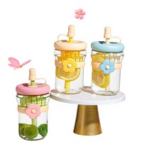 Bouteille d'eau élégante pour femme avec infuseur à paille en verre, tasse portable pour thé et eau séparés, design moderne et minimaliste