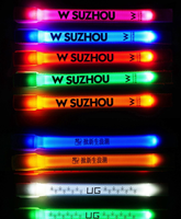 Bracelet LED personnalisé pour boîte de nuit, bracelet lumineux en tissu, bracelets promotionnels lumineux pour événements