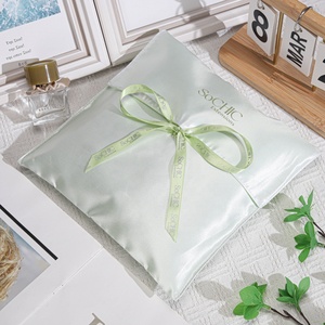 Pochette d'emballage haut de gamme en satin pour lingerie, sac de rangement anti-poussière en satin de soie imprimé avec logo personnalisé pour vêtements et sacs à main - Product Image 4
