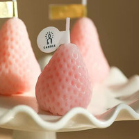 Lot de 4 bougies parfumées artisanales en cire de soja en forme de fraise, personnalisables, pour la décoration de la maison et de la chambre à coucher