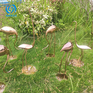 Escultura de Animal para Exteriores, Pequeña Grúa de Acero Inoxidable, Acabado Espejo, Montaje en Suelo, Diseño Contemporáneo - Product Image 1