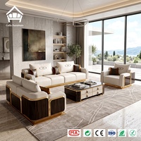 Ensemble de canapés de salon en cuir de qualité supérieure avec table basse en marbre, rangement et finitions métalliques dorées – Mobilier de luxe pour villa et appartement