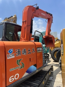 รถขุดมือสอง Hitachi ZAXIS60 ลดราคาพิเศษ, ระบบไฮดรอลิก HHH ที่เสถียร, ใบมีดดันดินมาตรฐาน, รถขุดขนาดกะทัดรัด - Product Image 6