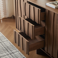 Buffet et meuble de rangement minimaliste avec espace de rangement polyvalent |   Buffet en bois massif de style mid-century pour salle à manger et salon
