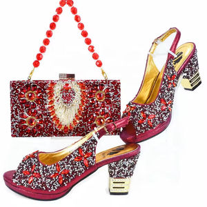 Conjunto de zapatos y bolso de boda italianos para mujer con decoraciones de perlas, diseño elegante de alta calidad - Product Image 1