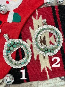 คอลเลคชั่นคริสต์มาสสุดอินเทรนด์ จี้เงินแท้ทำมือประดับด้วยพลอยคิงแมนเทอร์ควอยซ์ - Product Image 4