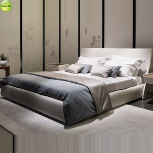 Letto con Testiera Trapuntata in Stile Moderno, Testiera Alta in Pelle, Struttura in Legno Massello per Camera da Letto e Villa - Product Image 2