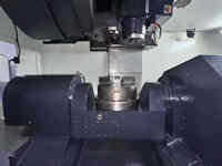 Centre d'usinage vertical CNC 5 axes Doosan DNM350, machine de fraisage CNC pour métaux, équipement de travail des métaux d'occasion à vendre
