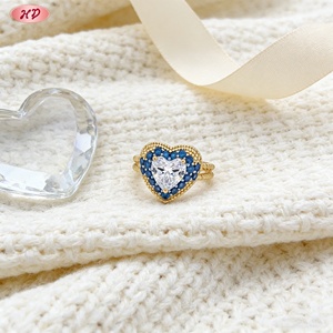 Bague de luxe pour femme en laiton plaqué or 18 carats avec double halo en forme de cœur, sertie de zircon et saphir bleu de laboratoire, idéale pour les fêtes et mariages - Product Image 5
