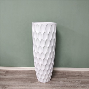 Jarrón de Fibra de Vidrio Moderno de Gran Tamaño, Estilo Nórdico Minimalista, con Relieve de Pintura Blanca, para Bodas, Hogar y Jardín - Product Image 4