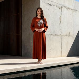 Abaya de Noche Elegante Personalizada con Pedrería Termoadhesiva de Poliéster para Mujeres Musulmanas - Product Image 2