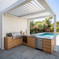 Meubles de cuisine d'extérieur en acier inoxydable en forme de L, finition bois clair, avec barbecue à gaz, évier, four et lave-vaisselle pour patios de villas (OEM Hyrley)