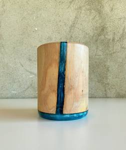 Elegante Portalápices de Resina y Madera que Combina Madera Duradera con un Diseño Artístico en Resina para una Organización Elegante del Escritorio - Product Image 5