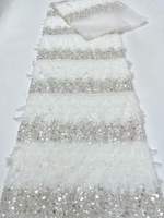 Tulle de luxe à franges horizontales en maille, orné de cristaux et de sequins de tailles variées, brodé de perles, pour robes de haute couture et tenues de soirée.
