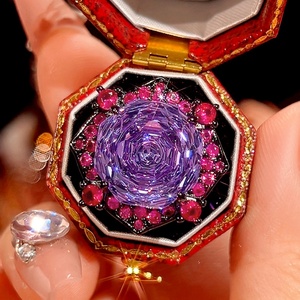 Juego de Aretes Colgantes Florales con Circones Violetas de 14-10mm, Chapados en Oro y Cobre Ecológico, Joyería de Alta Calidad para Mujer - Product Image 5