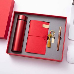 Set de Regalo de Tendencia 2025: Taza Térmica, Elegante Agenda con Memoria USB y Bolígrafo de Madera Roja para Hombre - Product Image 1