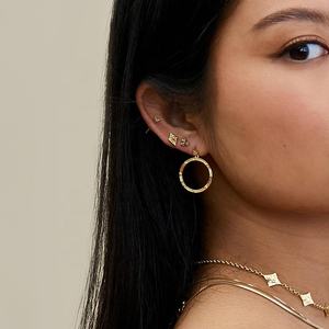 Pendientes de aro grandes populares chapados en oro 18K simples con latón - Product Image 2