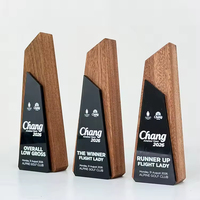Trophée en verre cristal avec logo gravé sur mesure et base en bois de hêtre pour récompenses commémoratives d'honneur